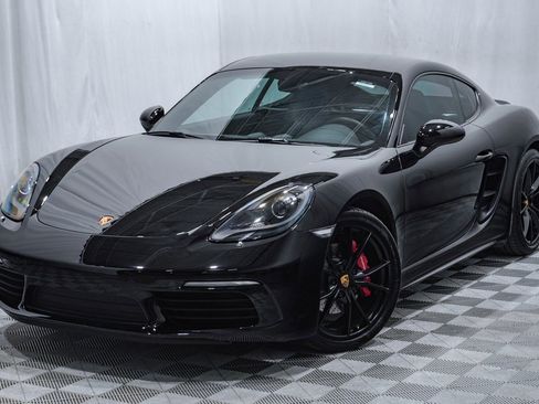 Used 2017 Porsche 718 Cayman S image 3