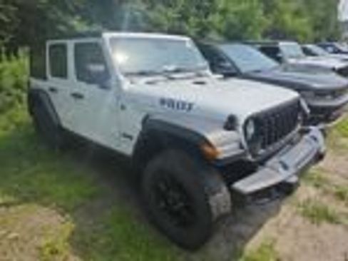 Used 2024 Jeep Wrangler Unlimited AWD/4WD image 9