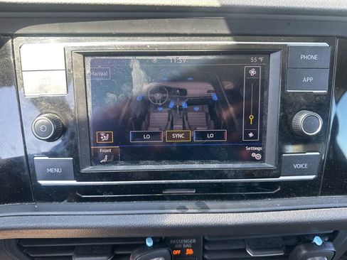 Used 2024 Volkswagen Jetta SE image 11