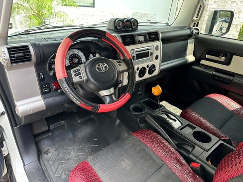 Used 2013 Toyota FJ Cruiser 2WD image 34
