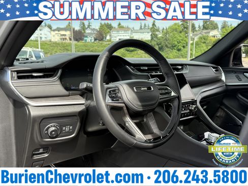 Used 2022 Jeep Grand Cherokee Overland w/ Adv Protech Group III AWD/4WD image 12