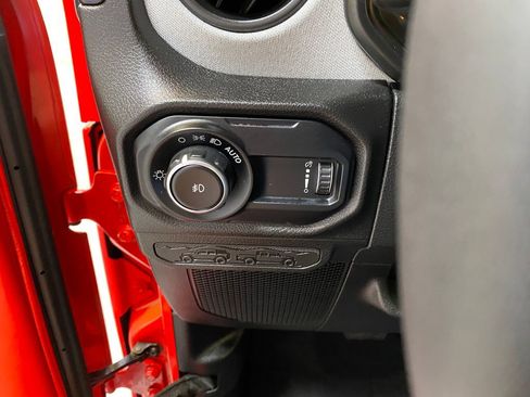 Used 2025 Jeep Wrangler Unlimited Sport AWD/4WD image 33
