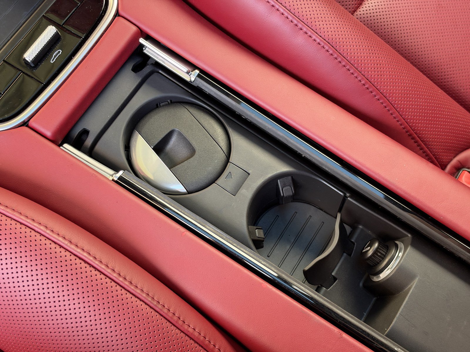 Used 2018 Porsche Panamera 4 AWD/4WD image 38