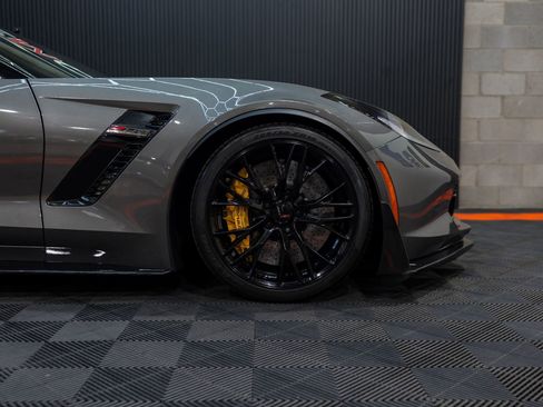 Used 2015 Chevrolet Corvette Z06 w/ Z07 Performance Package RWD image 18