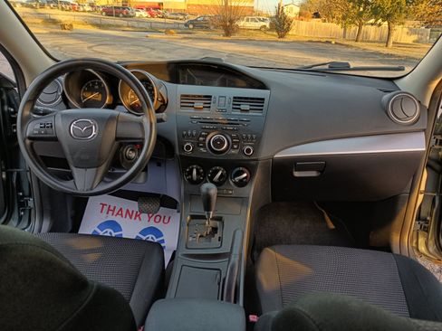 Used 2013 MAZDA MAZDA3 i SV w/ Convenience Pkg image 16