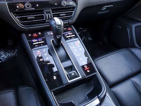 Used 2023 Porsche Macan image 23