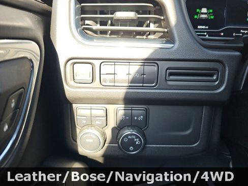 Used 2023 Chevrolet Suburban LT image 19