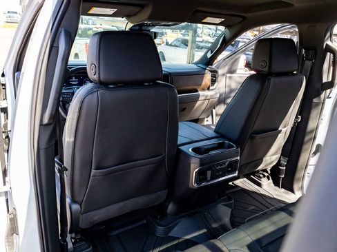 Used 2024 Chevrolet Silverado 1500 High Country w/ Technology Package image 33