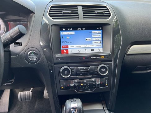 Used 2018 Ford Explorer XLT w/ Equipment Group 202A image 26