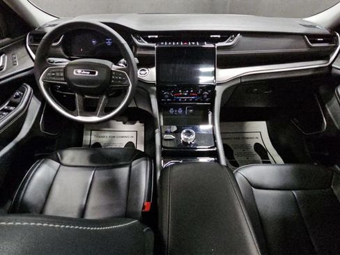 Used 2023 Jeep Grand Cherokee L Limited w/ Luxury Tech Group II AWD/4WD image 2