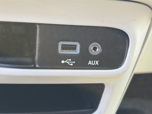 Used 2019 Chrysler Pacifica L FWD image 52