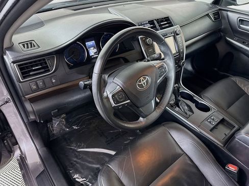 Used 2017 Toyota Camry XLE w/ Moonroof Package image 16