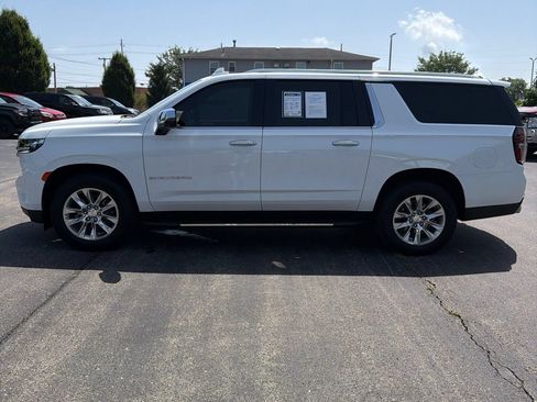 Used 2023 Chevrolet Suburban Premier AWD/4WD image 2