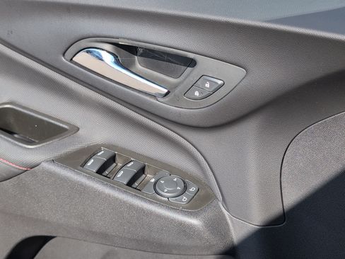 Used 2024 Chevrolet Equinox RS FWD image 16
