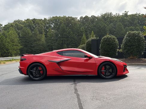 Used 2025 Chevrolet Corvette E-Ray w/ Stealth Interior Trim Package AWD/4WD image 5