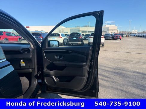 Certified 2025 Honda Pilot Touring image 31