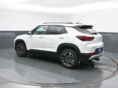 Used 2025 Chevrolet TrailBlazer LT w/ LT Cold Weather Package image 4