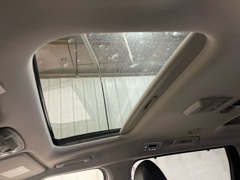 Used 2022 Kia Carnival SX Prestige image 22