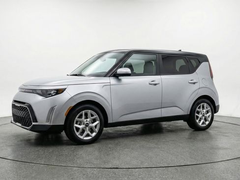 Used 2025 Kia Soul LX w/ LX Technology Package image 3