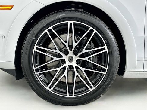 New 2025 Porsche Cayenne Turbo image 30