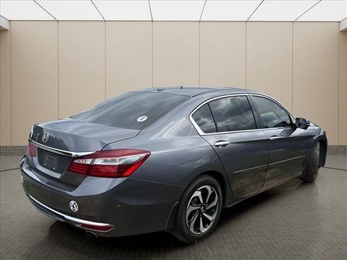 Used 2017 Honda Accord EX-L image 11