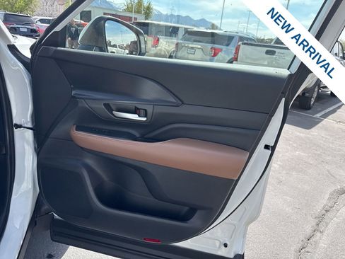 Used 2024 Toyota Grand Highlander AWD Hybrid image 10