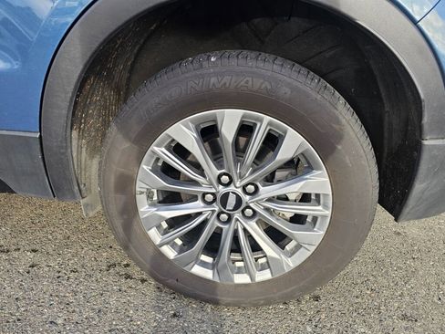 Used 2025 Cadillac XT4 Premium Luxury image 9