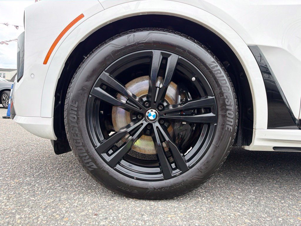 Used 2024 BMW X7 xDrive40i w/ Executive Package AWD/4WD image 6