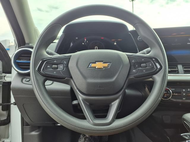 Used 2025 Chevrolet Trax LT FWD image 36