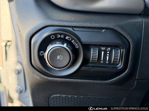 Used 2020 Jeep Wrangler Unlimited Sahara image 18