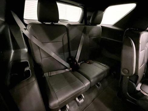 Used 2023 Chevrolet Traverse High Country FWD image 33
