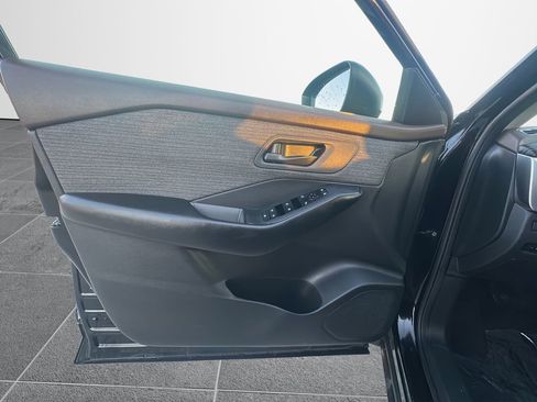 Used 2023 Nissan Rogue S image 30