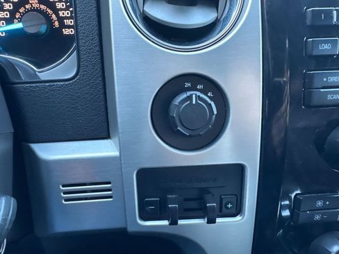 Used 2011 Ford F150 Platinum image 28