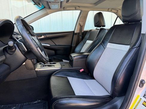 Used 2013 Toyota Camry SE FWD image 12