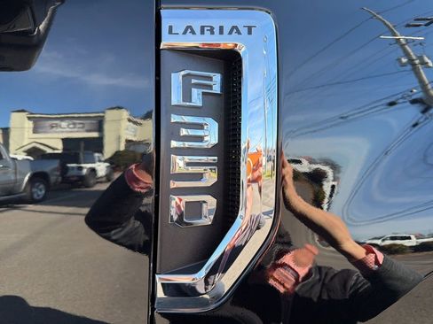 Used 2022 Ford F350 Lariat w/ Lariat Ultimate Package AWD/4WD image 16