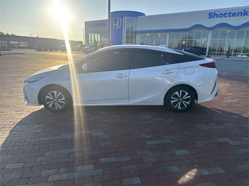 Used 2019 Toyota Prius Prime Advanced image 32