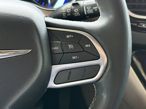 Used 2022 Chrysler Voyager LX FWD image 36