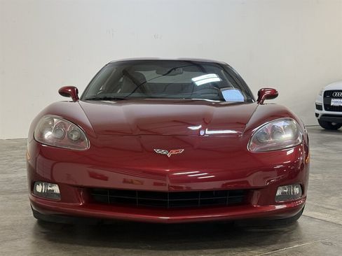 Used 2006 Chevrolet Corvette Coupe w/ Preferred Equipment Group RWD image 10