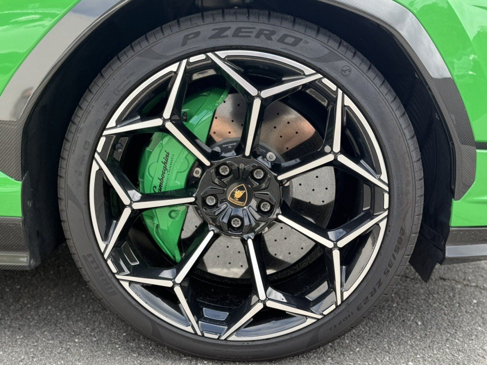 Used 2024 Lamborghini Urus Performante AWD/4WD image 12