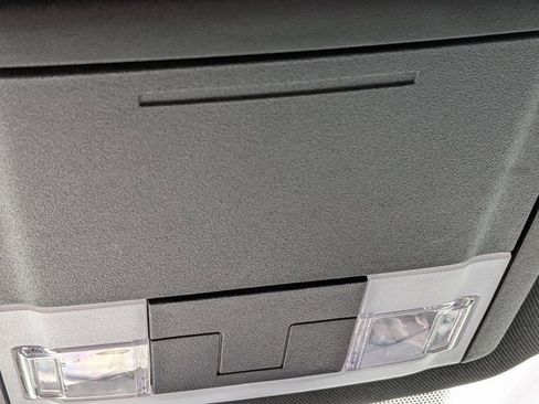 Used 2019 Ford Explorer XLT w/ Equipment Group 202A FWD image 9