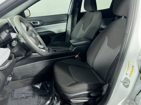 Used 2023 Jeep Compass Sport image 13