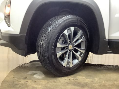Used 2025 Chevrolet Equinox LT w/ Convenience Package II FWD image 26