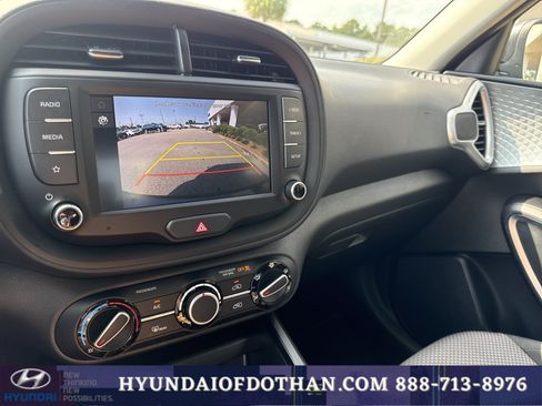 Used 2025 Kia Soul LX w/ LX Technology Package FWD image 9