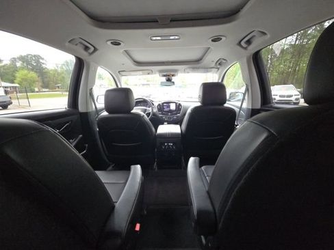 Used 2021 Chevrolet Traverse Premier image 18