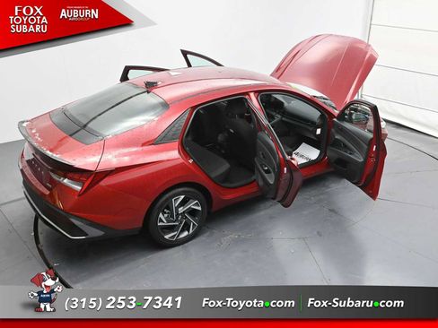 Used 2025 Hyundai Elantra SEL image 34