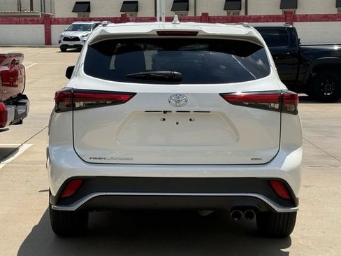 Used 2021 Toyota Highlander XSE FWD image 5