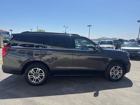 Certified 2025 Ford Expedition Active AWD/4WD image 4