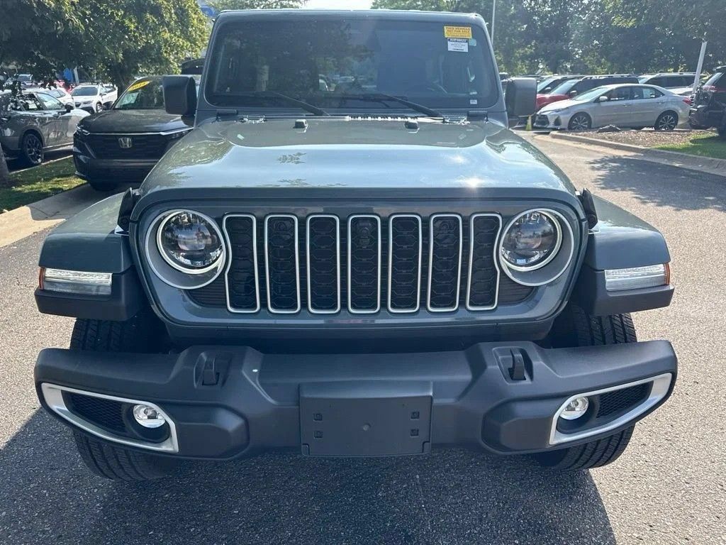 Used 2026 Jeep Wrangler Unlimited Sahara AWD/4WD image 2