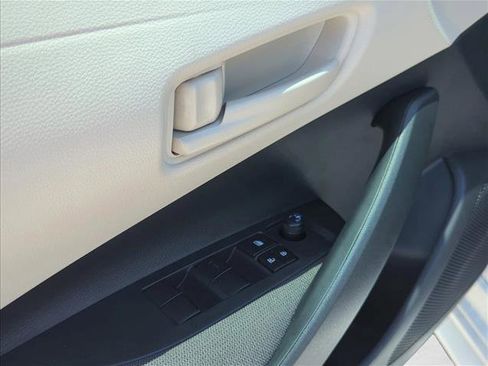 Used 2025 Toyota Corolla LE image 11