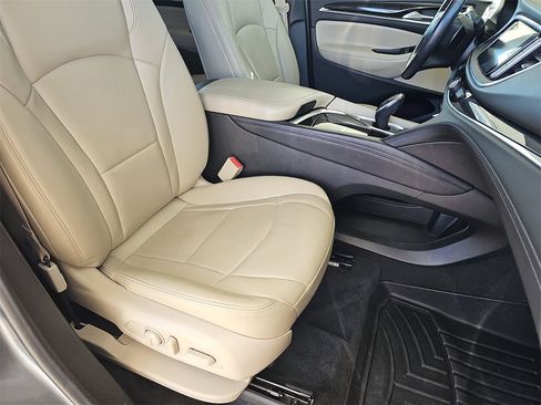 Used 2019 Buick Enclave Essence image 10